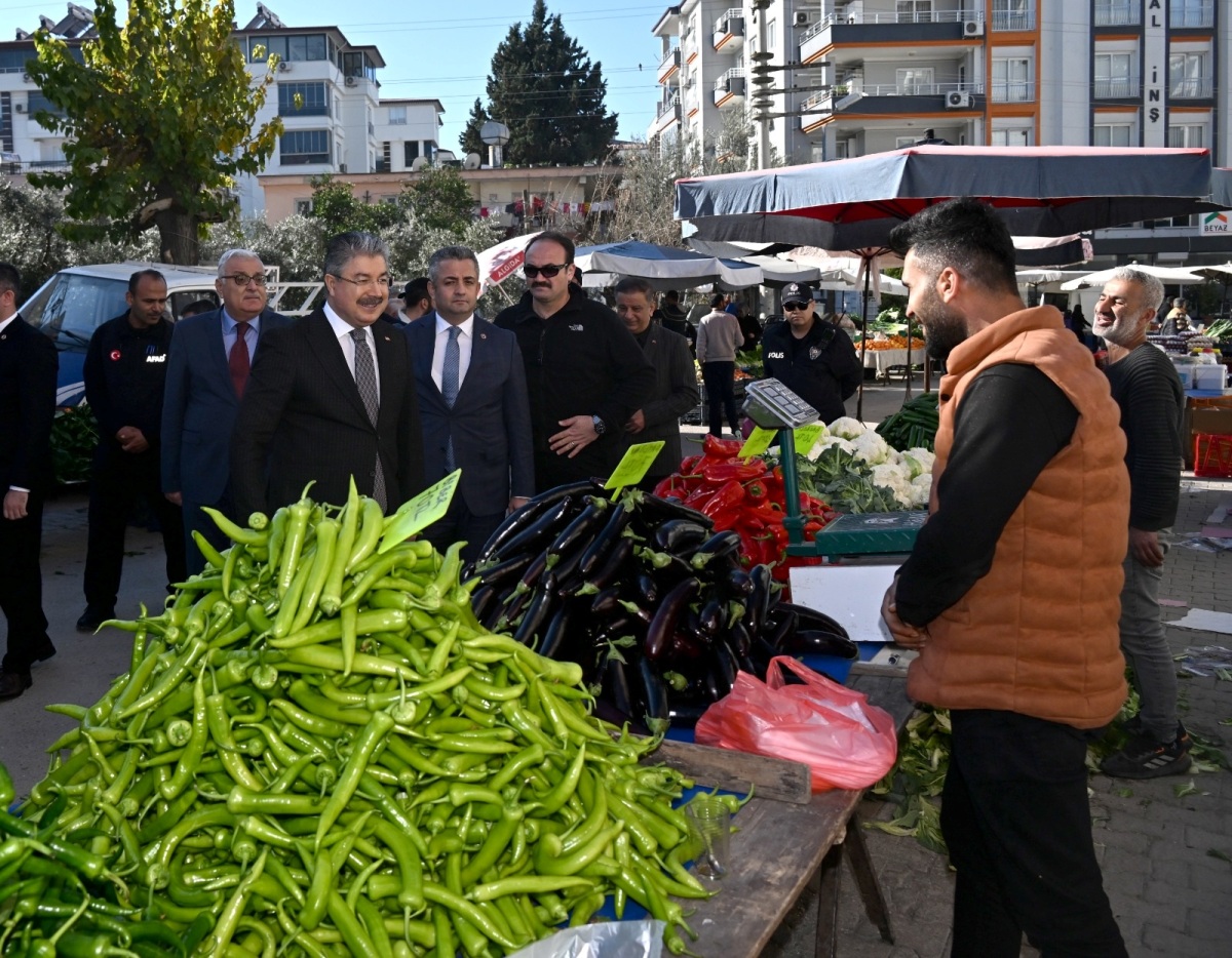 Vali Yılmaz, Çarşamba Pazarında (3)