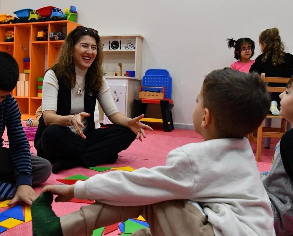 Başkan Çenet’in Eşi Ebru Çenet Çocukların Oyunlarına Katıldı (6)