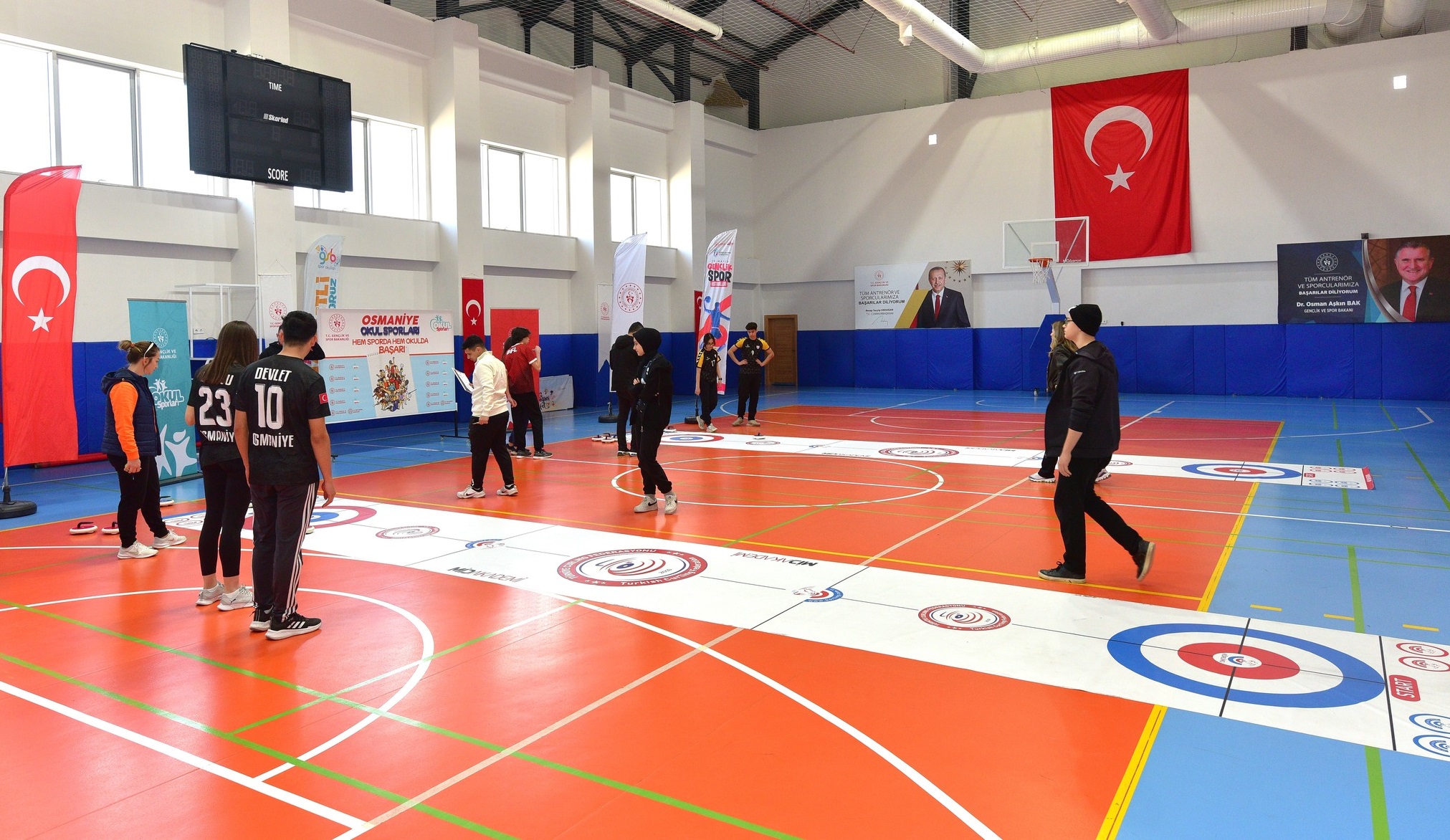 Osmaniye'de Okul Sporları Flor Curling Müsabakaları Sona Erdi (2)