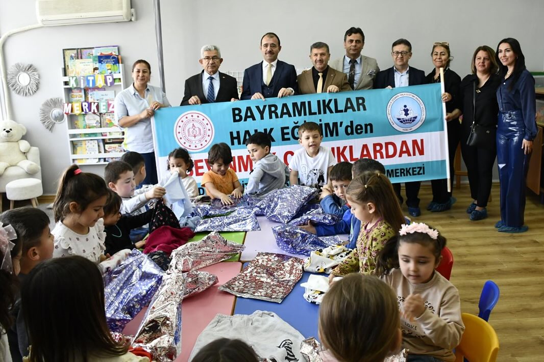 Kaymakam Erdinç Dolu, Bayram Hediyesi Dağıttı (1)