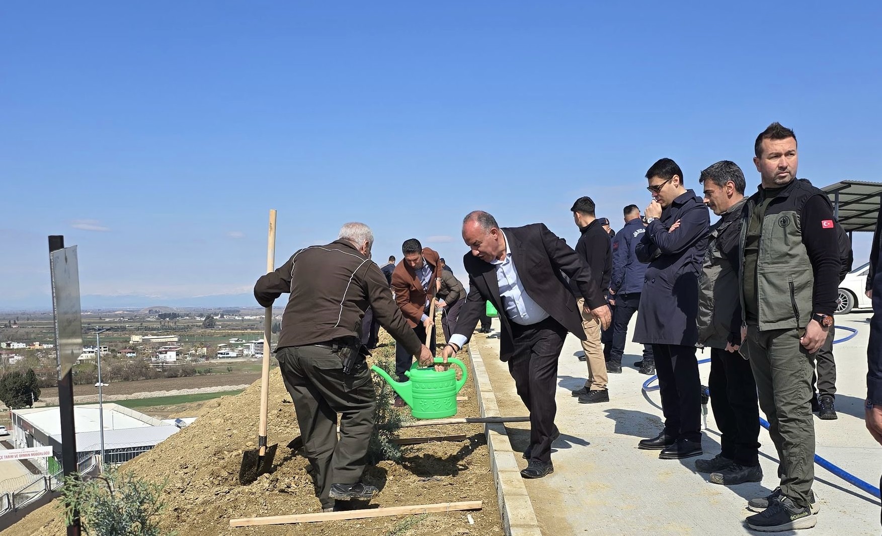 Kaymakam Volkan Özer, Ormancılık Günü’nde Fidan Dikti (1)