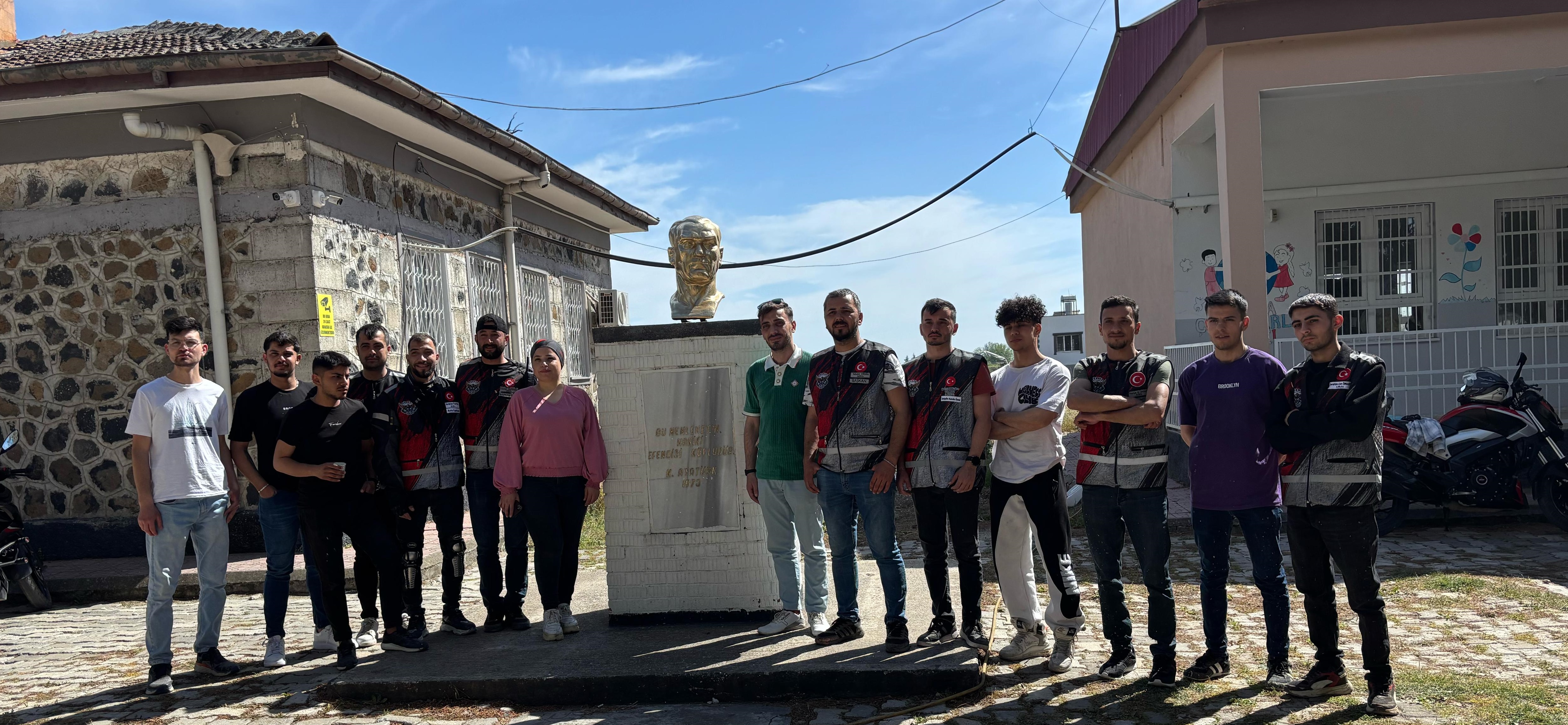 Hürkuş Motosiklet Kulübü’nden Eğitim Alanında Renkli Dokunuş (2)-1