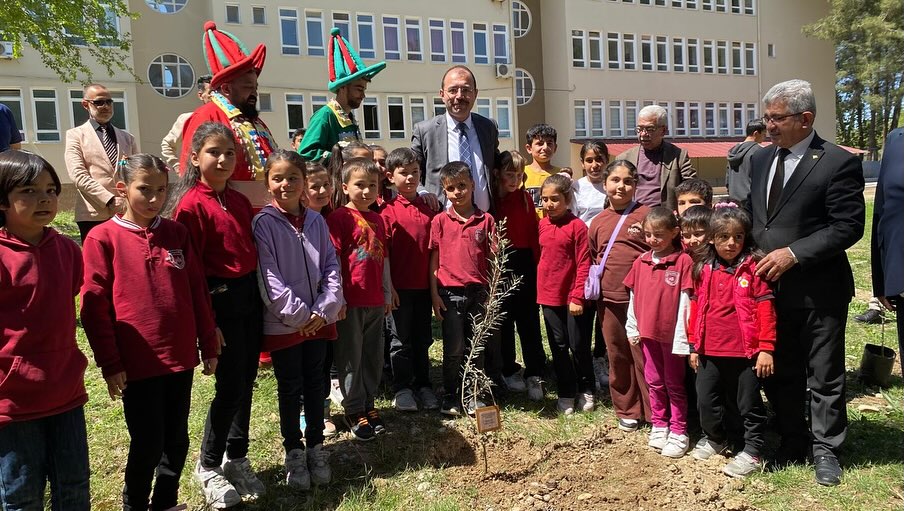 Kadirli Kaymakamı Erdinç Dolu,Çocuk Şenliğine Katıldı (2)
