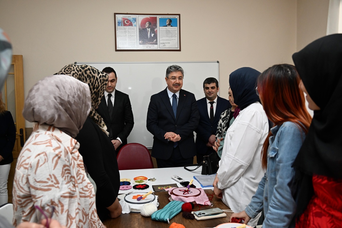 Vali Adem (3)