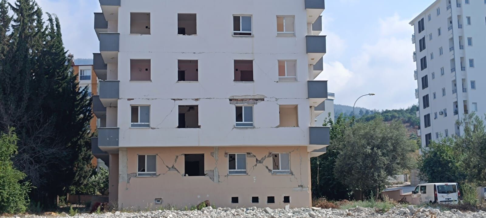 Metruk Bina Fakıuşağı Deprem Yıkım (2)