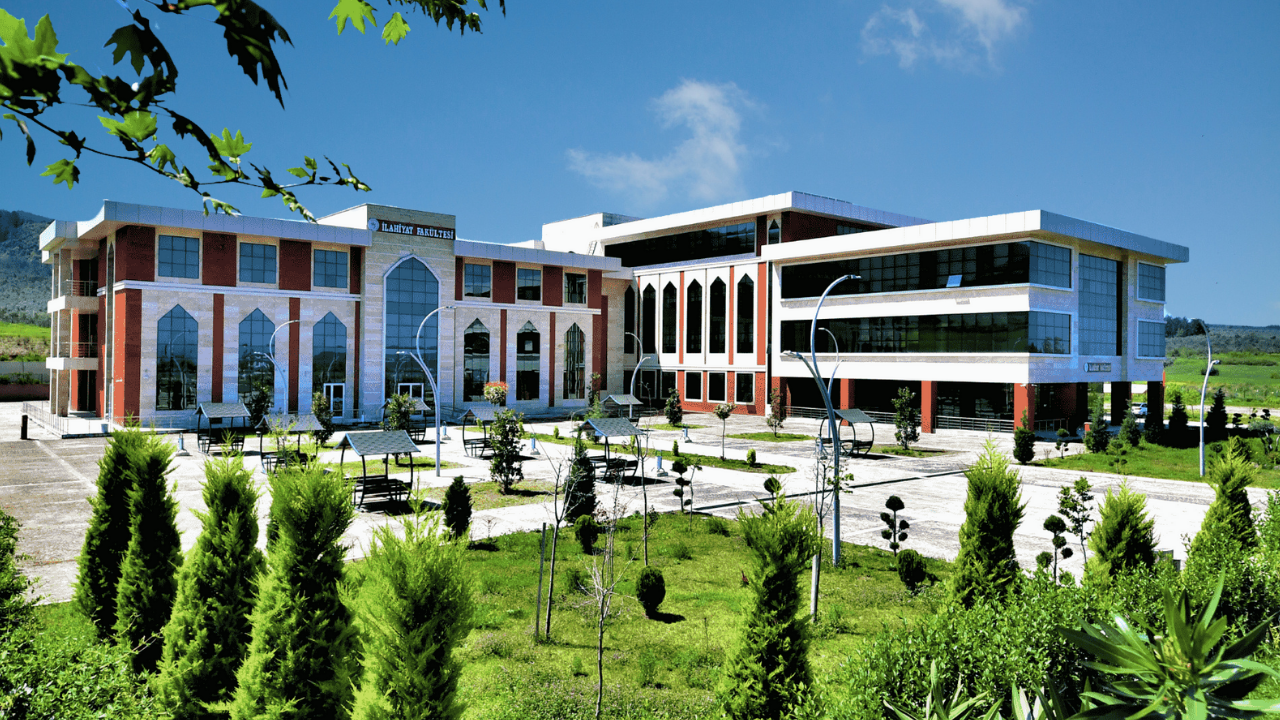 Osmani̇ye Korkut Ata Üni̇versi̇tesi̇ne Nasil Gi̇di̇li̇r (4)