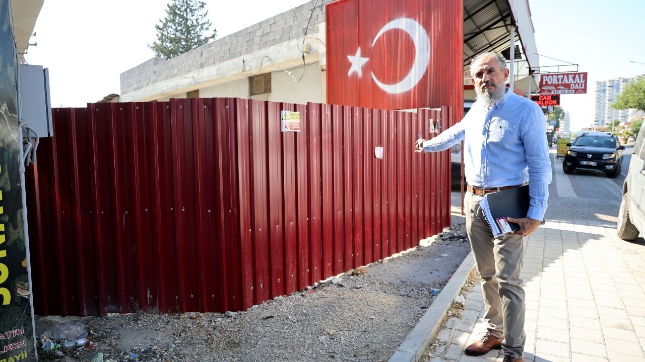 Sokağı Kapatan Adam (4)