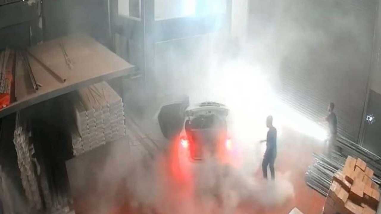 Yanan Araç Güvenlik Kamerası