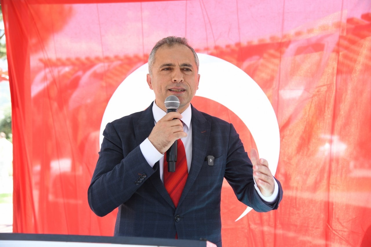 Osmaniye Belediye Başkanı İbrahim Çenet'ten Gençlere 5 BİN lira!