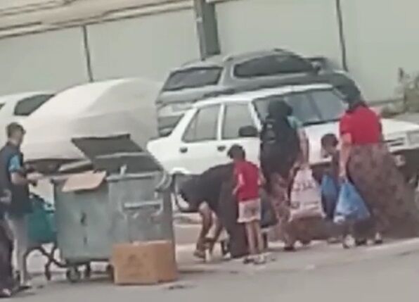 Osmaniye Çöpten Yiyecek Toplayan Vatandaşlar