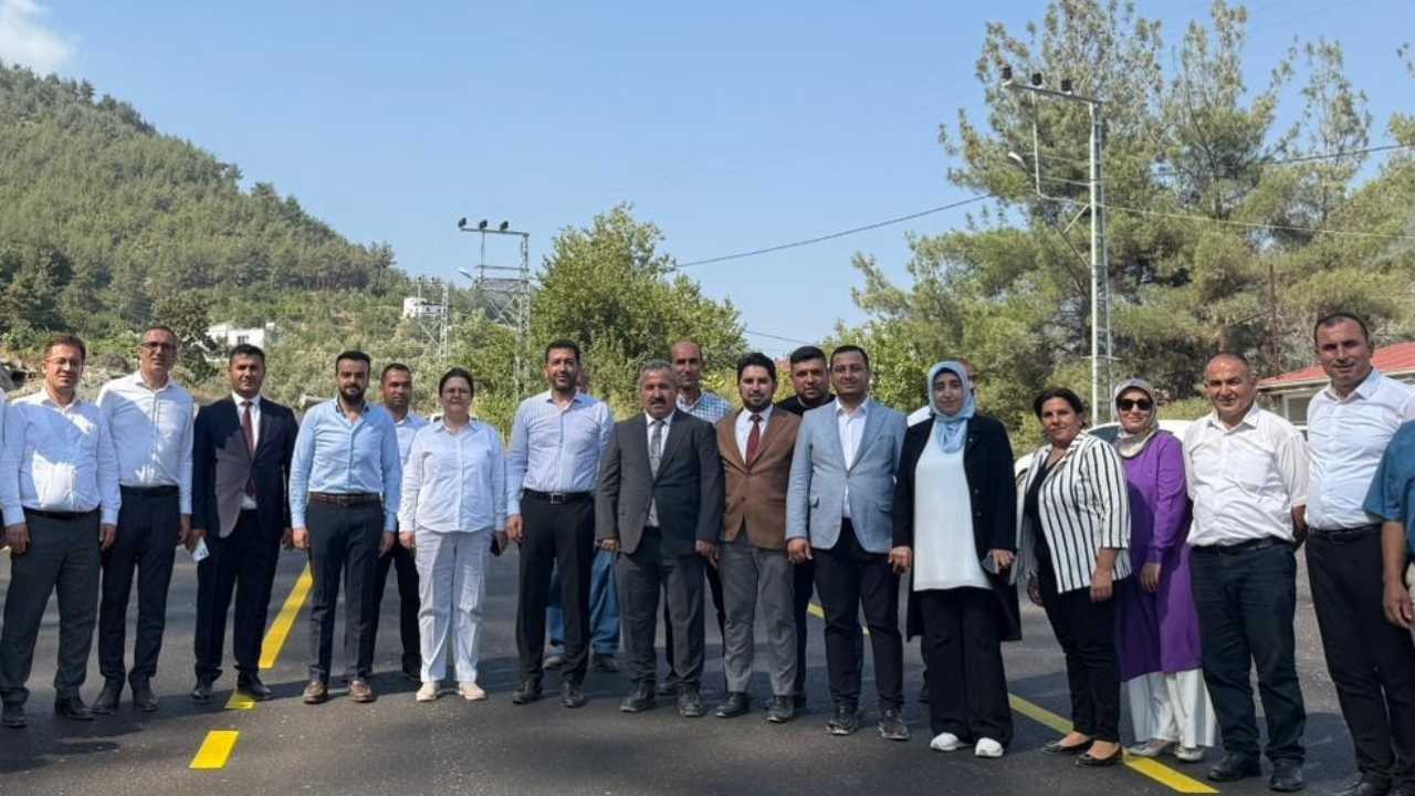 Osmaniye İl Özel İdaresi, Bahçe Ilçesine Bağlı Köy Yollarında Toplam 14 Km'lik Sıcak Asfalt Çalışmasını Tamamladı. Vekil Derya Yanık, Çalışmaları Inceleyerek Emeği Ge (