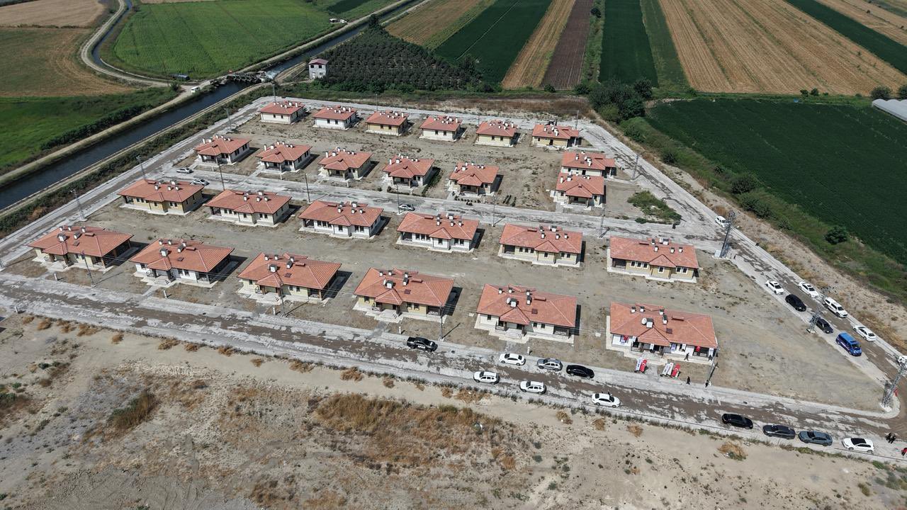 Osmani̇ye'ni̇n Kirmitli Köyünde Deprem Konutlari Tesli̇m Edi̇ldi̇ 1