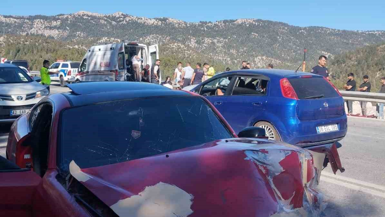 Antalyada Feci Kaza 4 Yaralı
