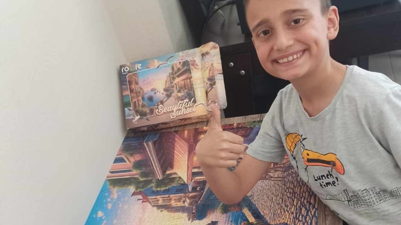 Ekranı Bıraktı, Binlerce Parçayı Birleştirdi İşte Puzzle Canavarı Osmaniyeli Ahmet Hamza (3)