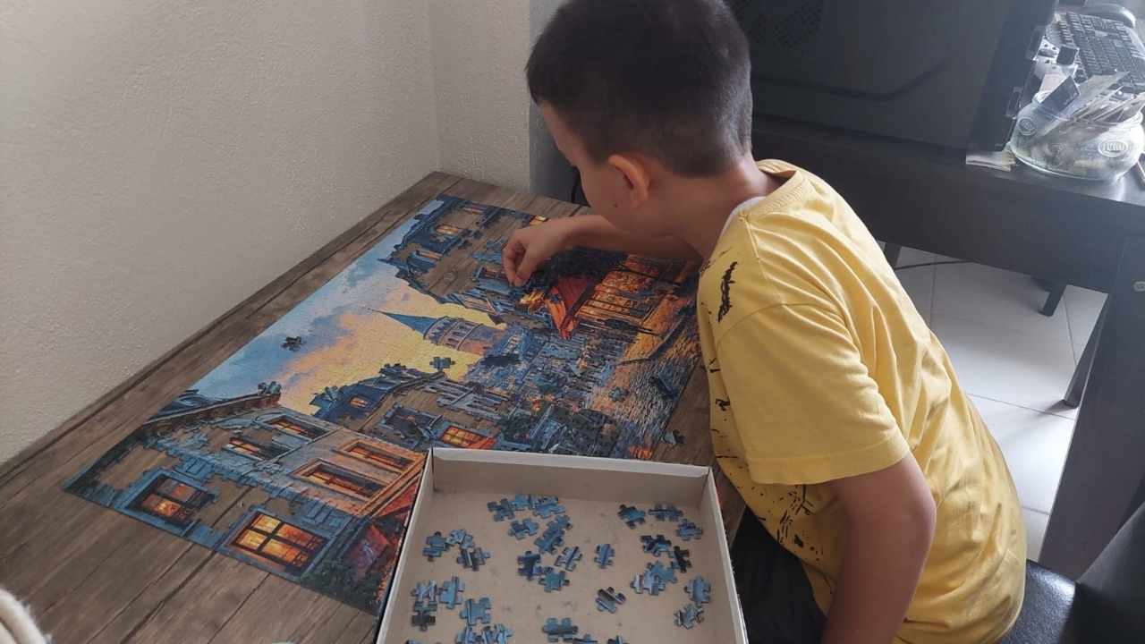 Ekranı Bıraktı, Binlerce Parçayı Birleştirdi İşte Puzzle Canavarı Osmaniyeli Ahmet Hamza (5)