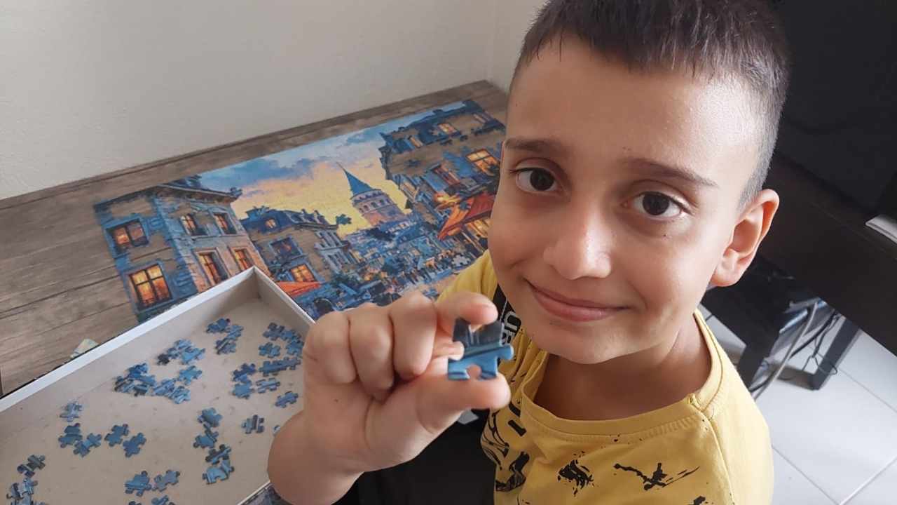 Ekranı Bıraktı, Binlerce Parçayı Birleştirdi İşte Puzzle Canavarı Osmaniyeli Ahmet Hamza (6)