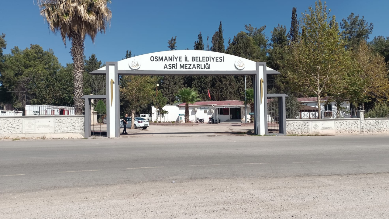Osmani̇ye İl Beledi̇yesi̇ Asri̇ Mezarlik