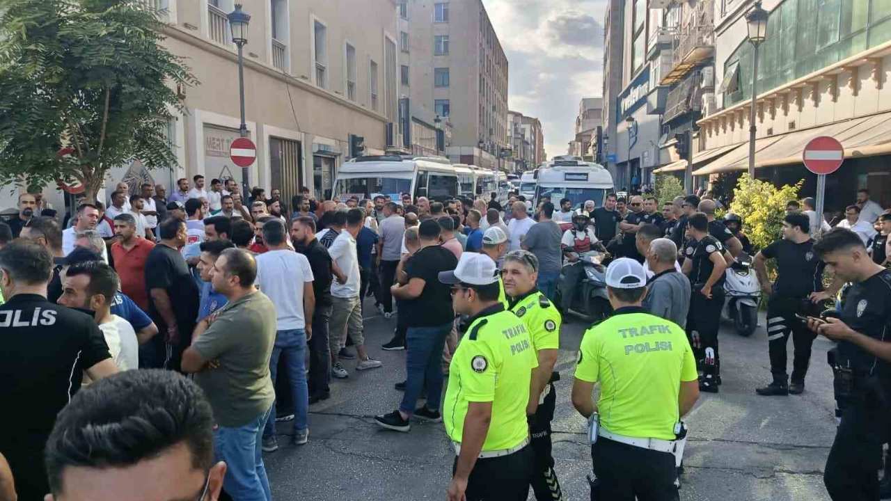 Polislerin Iknası Sonucuunda Yolu Açtı