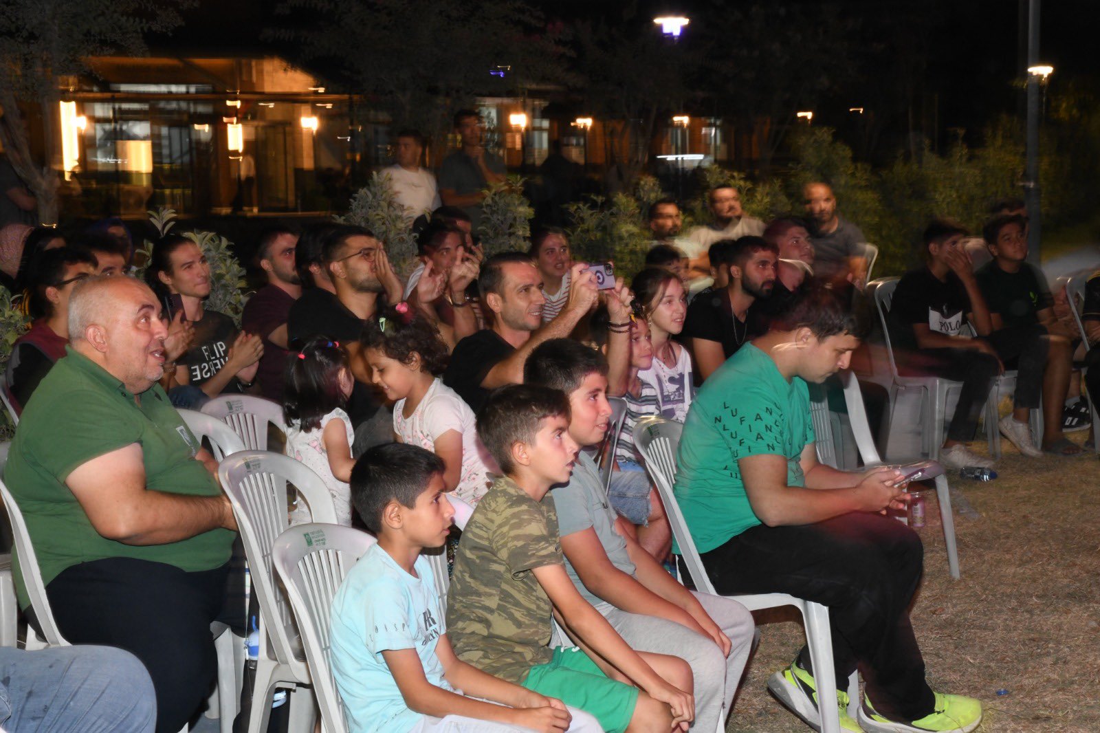 Türkiye Yunanistan Yarı Final Mücadelesinin Heyecanı, Osmaniye Belediyesi'nin Sahne Tir'ında Kurulan Dev Ekranda Vatandaşlarımızla Birlikte Yaşandı 1