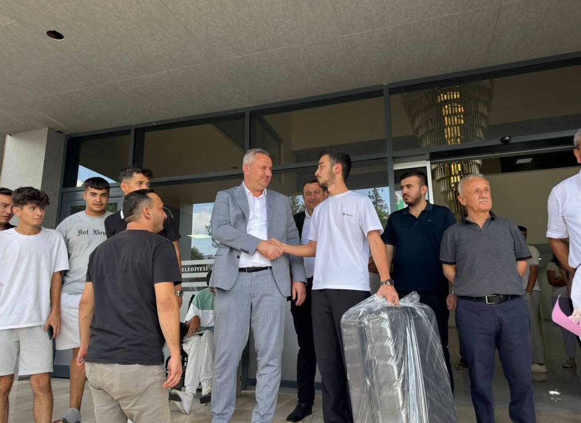 Üniversite Yolculuğu Valizle Başladı, Düziçi Belediyesi Gençlerin Yanında