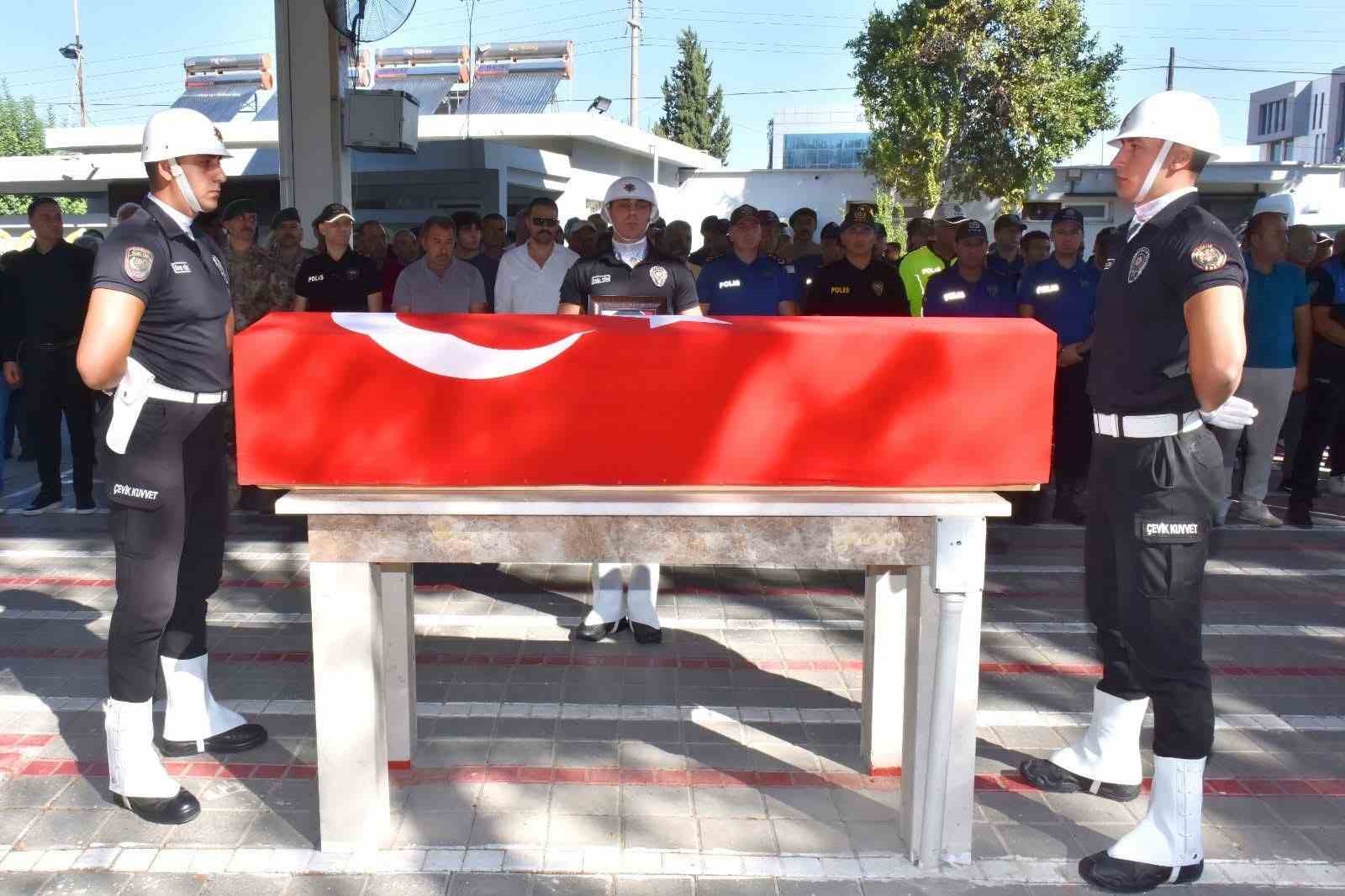 Adana'da Evinde Hayatını Kaybeden Polis Memuru Eser Atarcık Son Yolculuğuna Uğurlandı1,