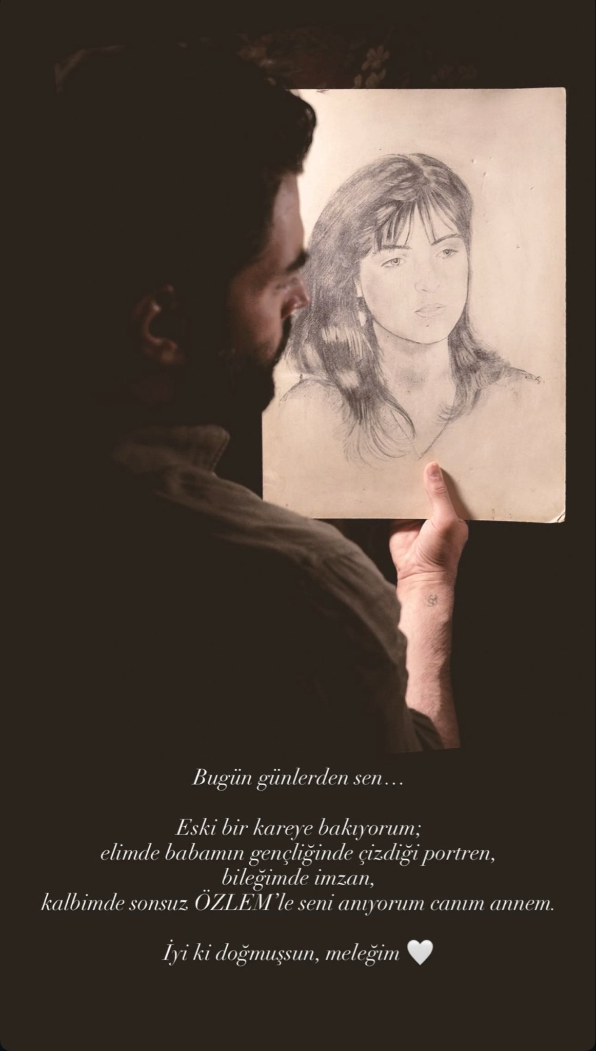 Akın Akınözü Annesine Özlemini Paylaştı “Meleğim”