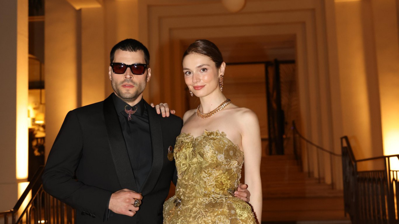 Akın Akınözü, “Veliaht” Dizisiyle Mipcom’da İstiklal Madalyası Detayı (2)