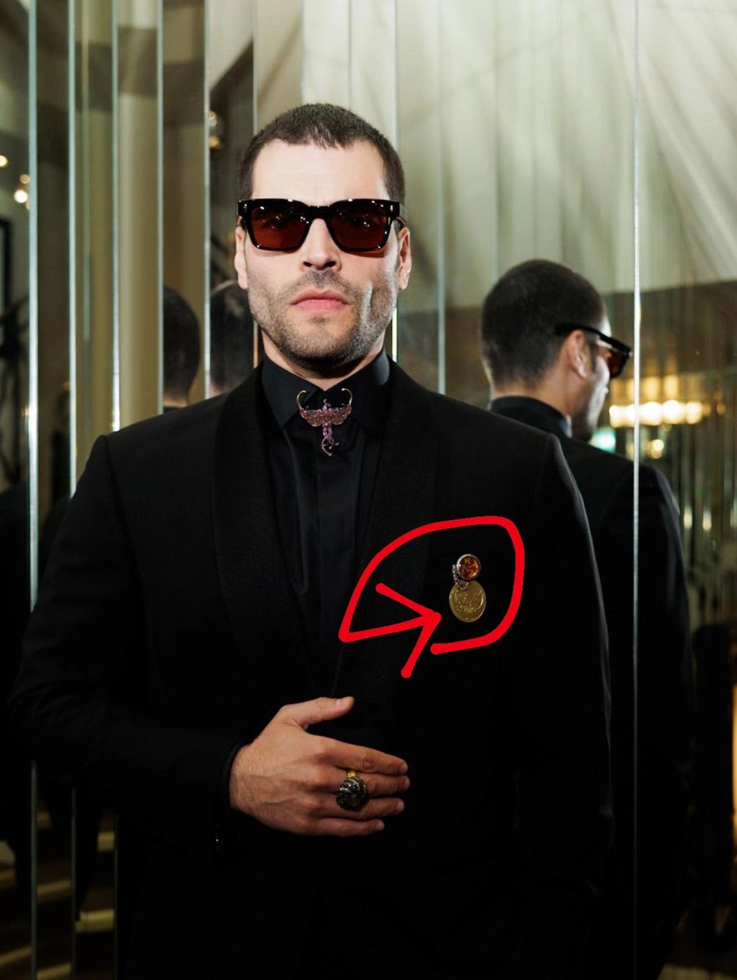 Akın Akınözü, “Veliaht” Dizisiyle Mipcom’da İstiklal Madalyası Detayı