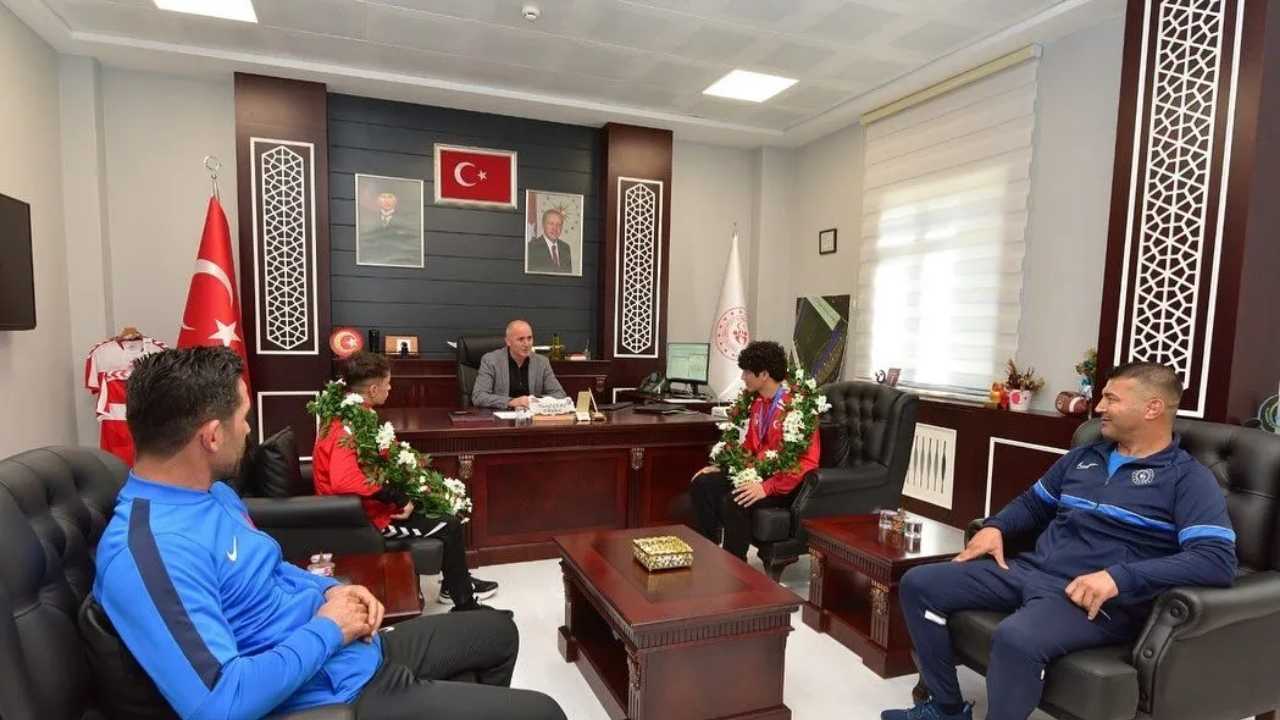 Balkan Şampiyonu Osmaniyeli Güreşçilere Coşkulu Karşılama! (1)