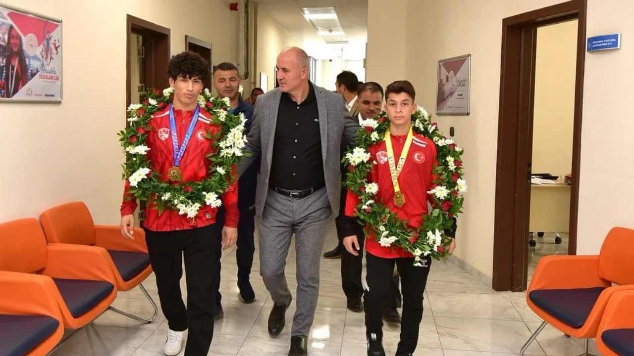 Balkan Şampiyonu Osmaniyeli Güreşçilere Coşkulu Karşılama! (2)