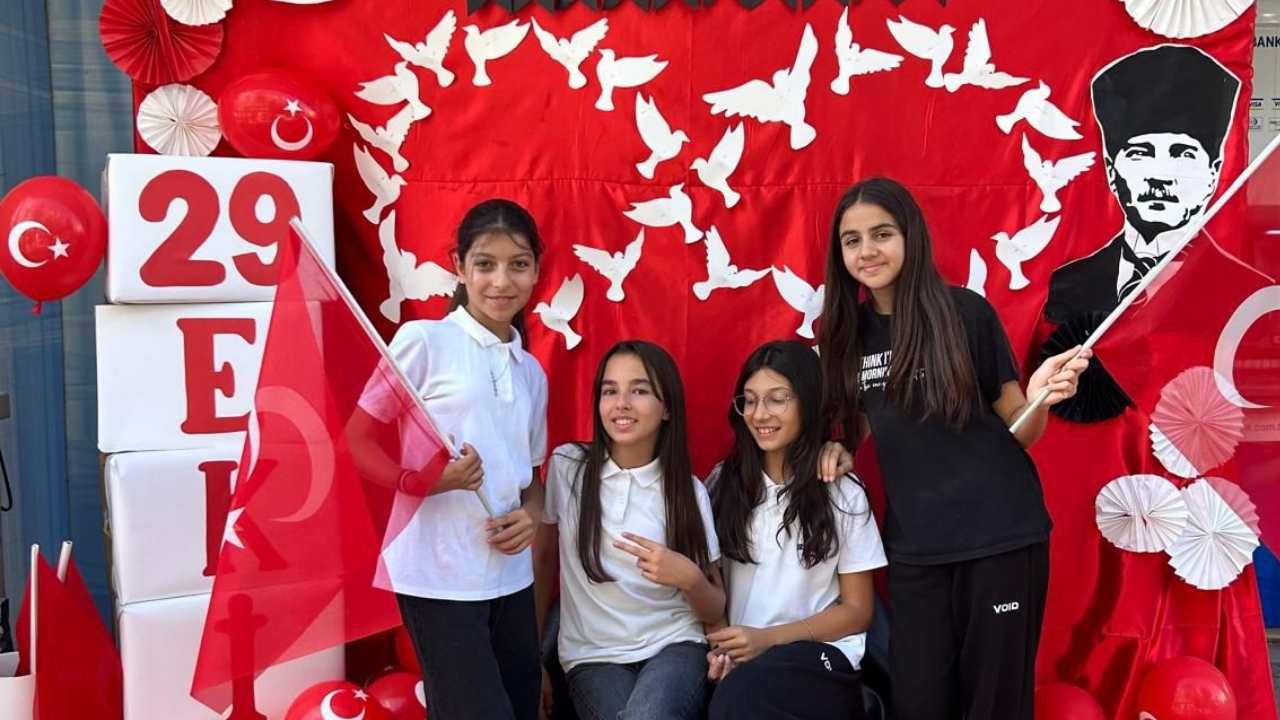 Chp Kadirli İlçe Başkanlığı’ndan Uzun Çarşı’da Coşkulu 29 Ekim Kutlaması (5)