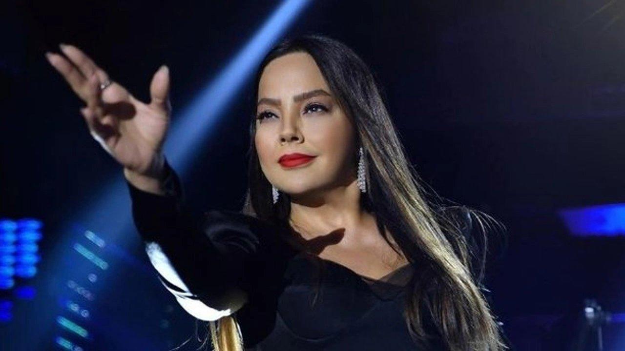 Ebru Gündeş, “Demir Attım”I 32 Yıl Sonra Yeniden Seslendirdi