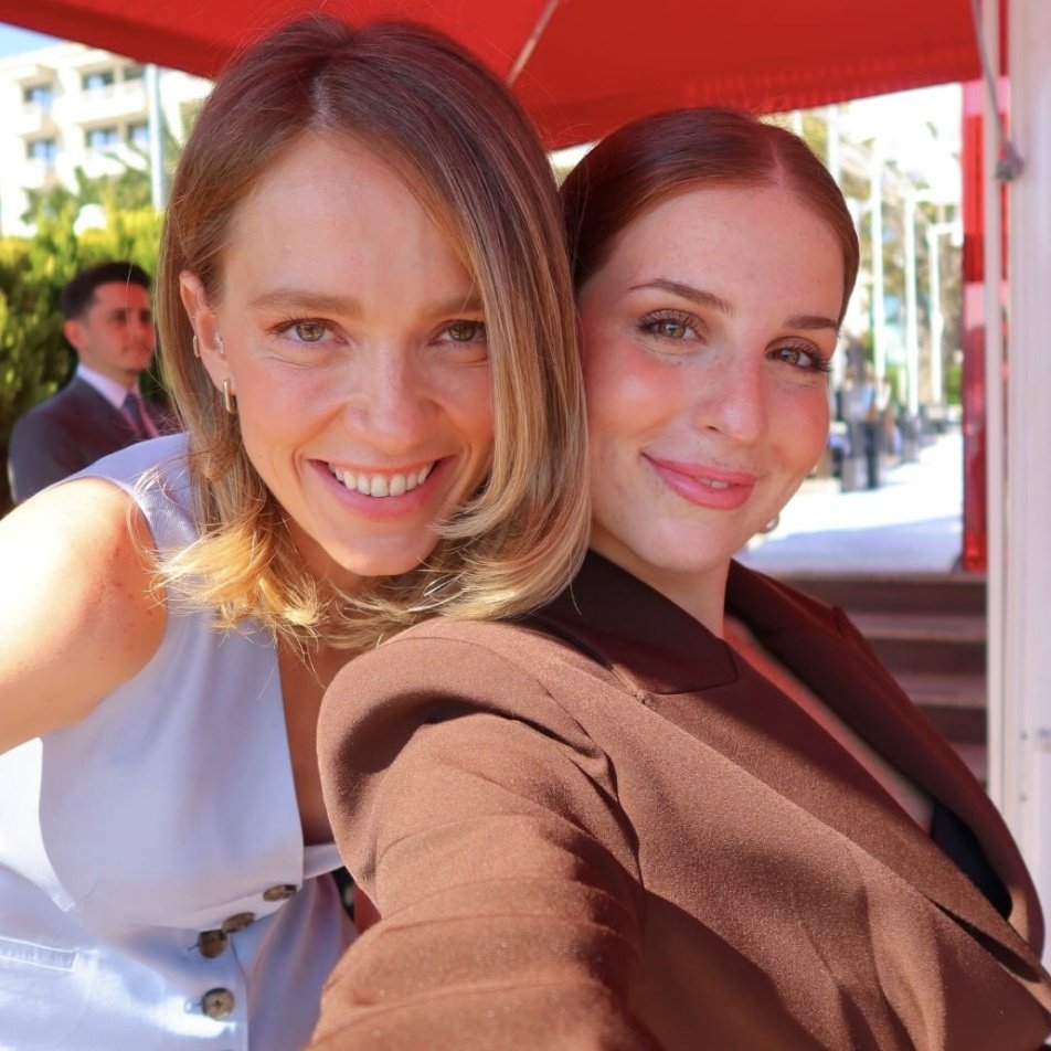 Ece Çeşmioğlu Ile Zeynep Özkaya Yıllar Sonra Aynı Karede! (1)