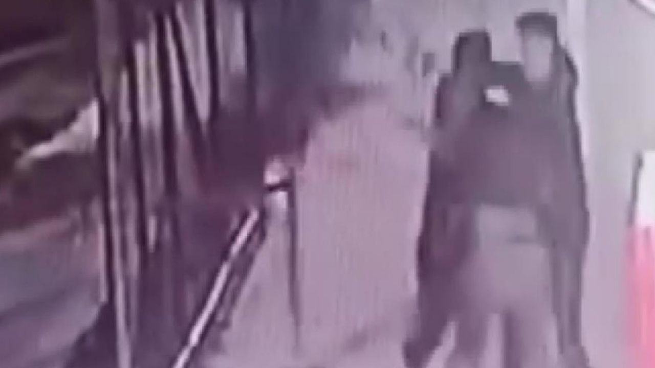 Lise Öğrencisini Dövüp Bacaklarından