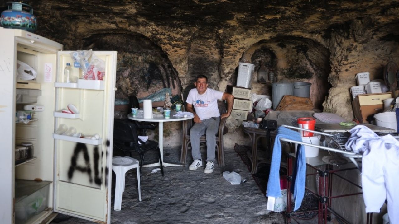 Mağarada Yaşayan Adam-1