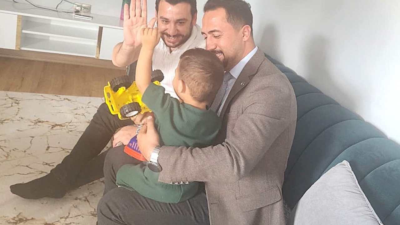 O Büyük Yürekler Yalnız Değil Osmaniye, Koruyucu Ailelere Evlerinde Teşekkür Etti (1)