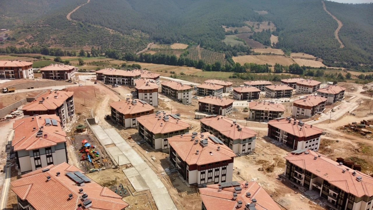 Osmaniye Hasanbeylideki Deprem Konutlarinin Yapimi Tamamlanmak Uzere