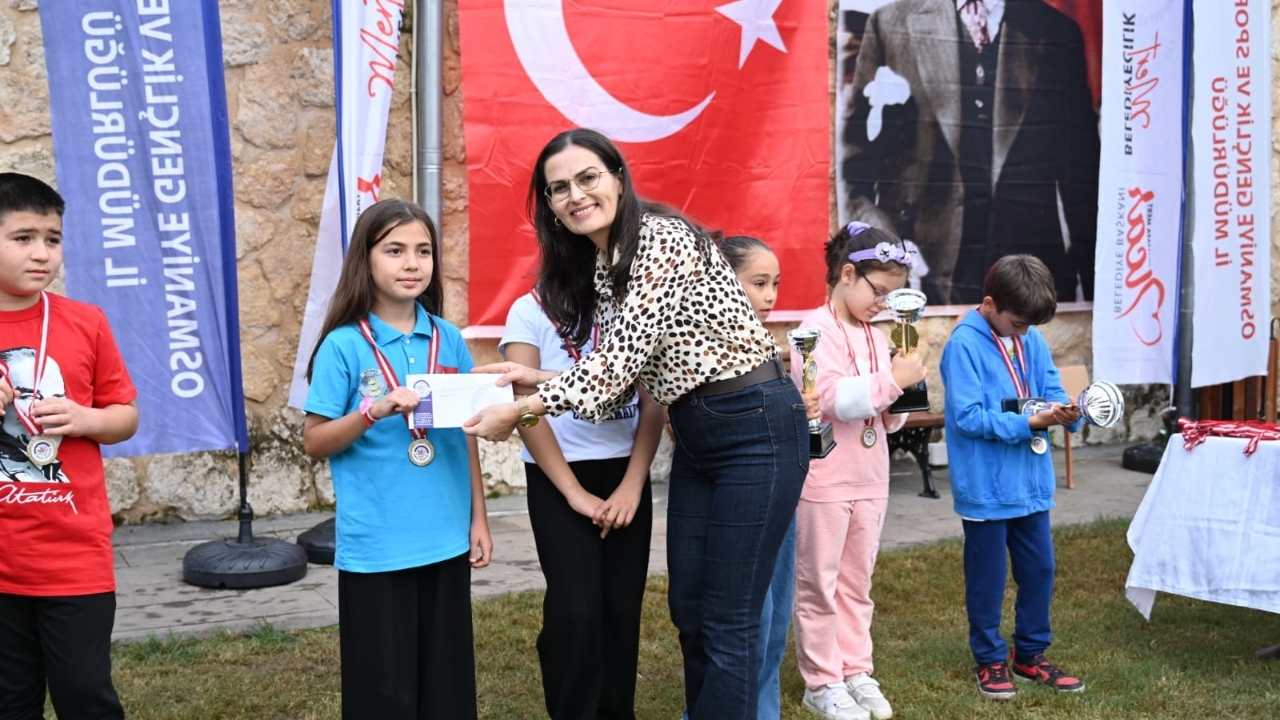 Osmaniye Kadirli'de Şampiyon Satranççılar Ödüllerine Kavuştu (1)
