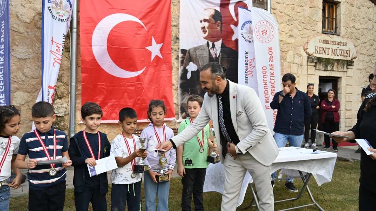 Osmaniye Kadirli'de Şampiyon Satranççılar Ödüllerine Kavuştu (4)