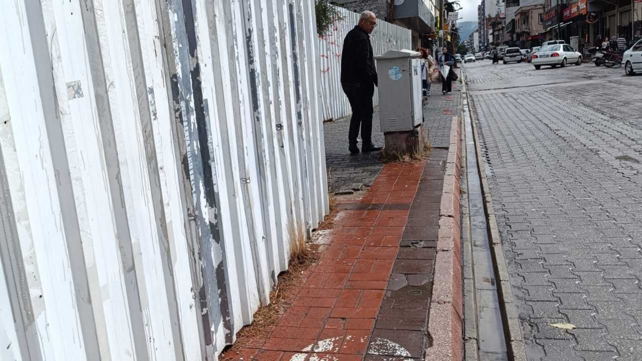 Osmaniye Yaya Yolunu Kapattı (2)