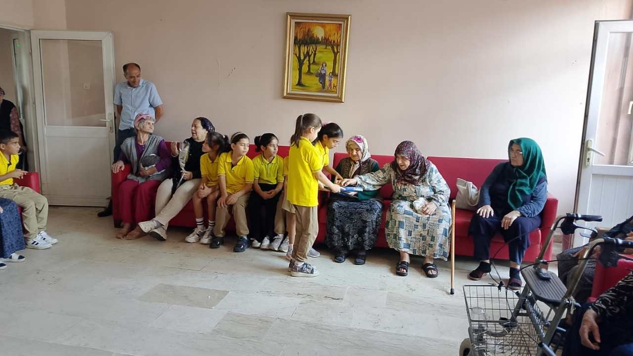 Osmaniye'de Gönül Köprüsü Kuruldu Uygur İlkokulu Huzurevinde! (2)