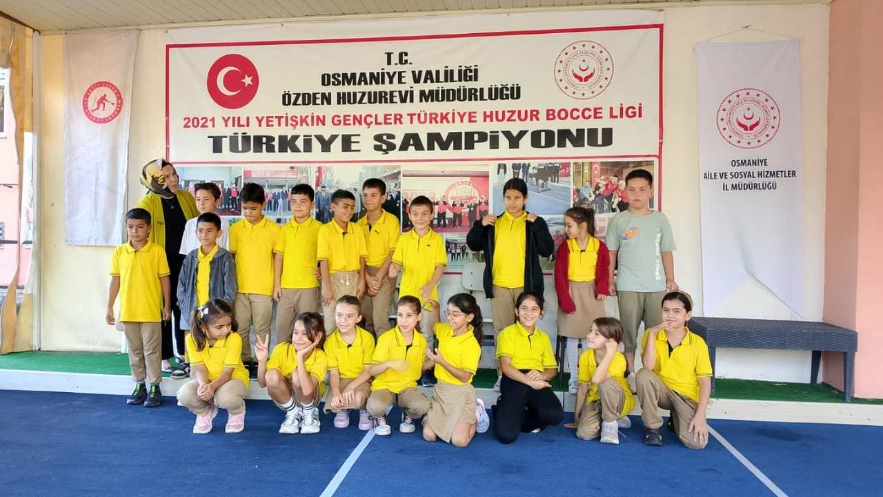 Osmaniye'de Gönül Köprüsü Kuruldu Uygur İlkokulu Huzurevinde!