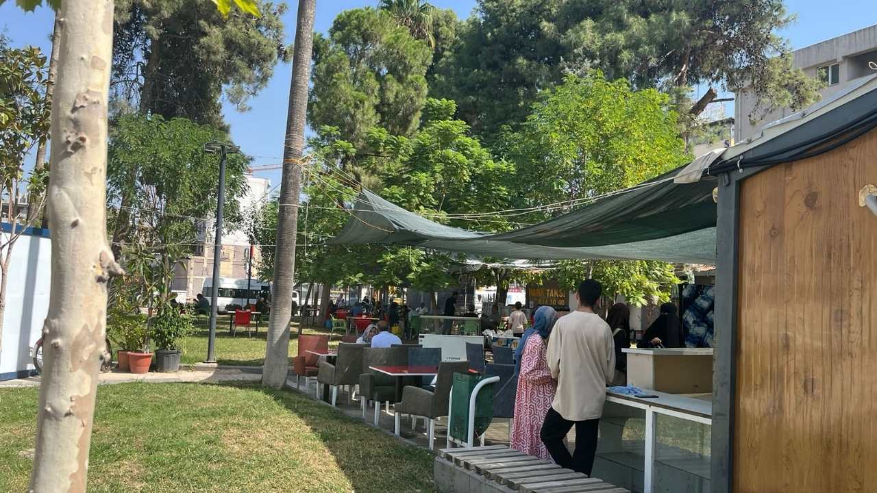 Osmaniye'de Kalabalık Haftasonu, Sessiz Dükkanlar (2)