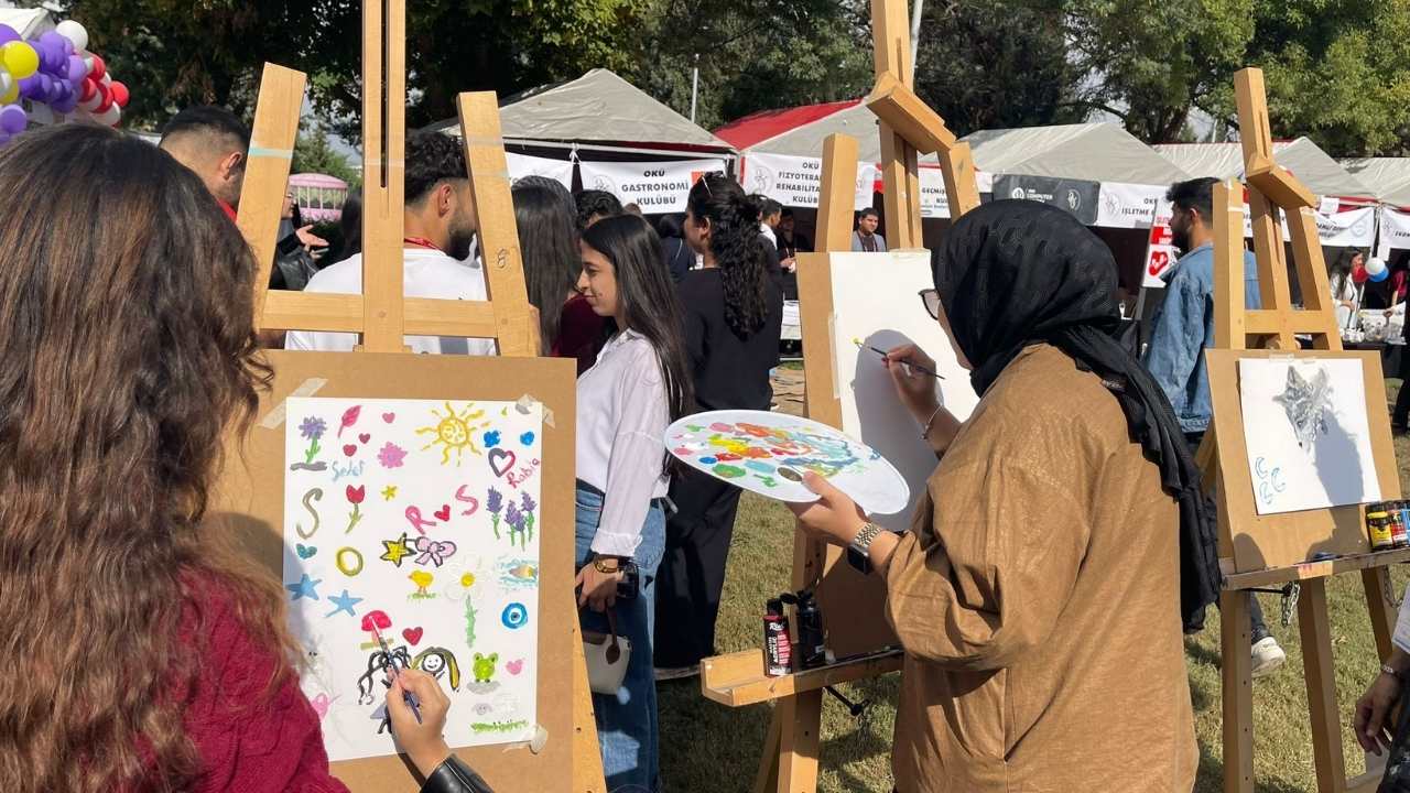 Osmaniye’de Kampüs Şenlendi Öğrenciler Kulüpler Tanıtım Günleri’nde Buluştu (3)