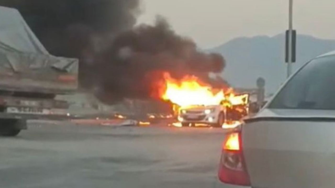 Osmaniyede Otomobil Alev Topuna Döndü