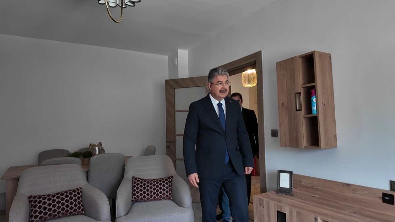 Osmaniye'nin Bahçe İlçesinde Vali Yılmaz, Deprem Konutlarında İnceleme Yaptı (1)