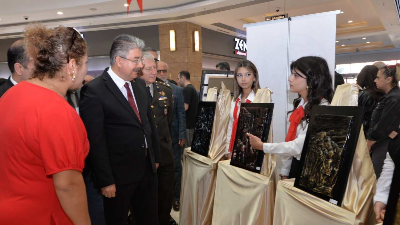 Osmaniye'nin Kalbi Park328'De Attı Gençlerden Cumhuriyetimize Sanatsal Armağan (1)