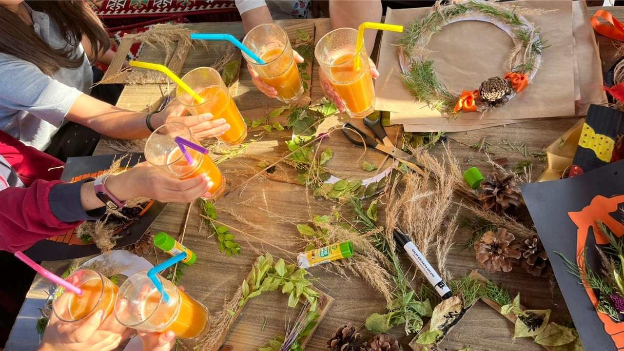 Osmaniye'nin Minik Kaşifleri İş Başında! Sonbahar Temalı Atölyede Hem Keşfettiler Hem Ürettiler (2)