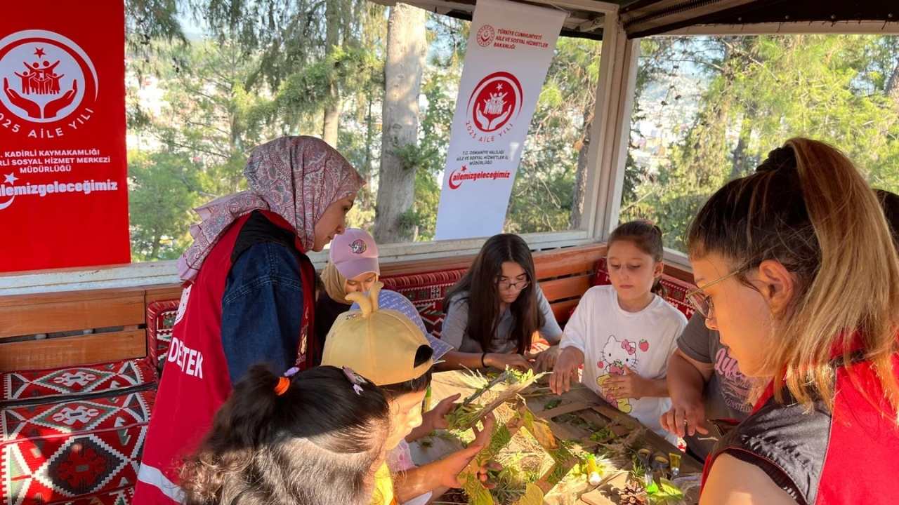 Osmaniye'nin Minik Kaşifleri İş Başında! Sonbahar Temalı Atölyede Hem Keşfettiler Hem Ürettiler (5)