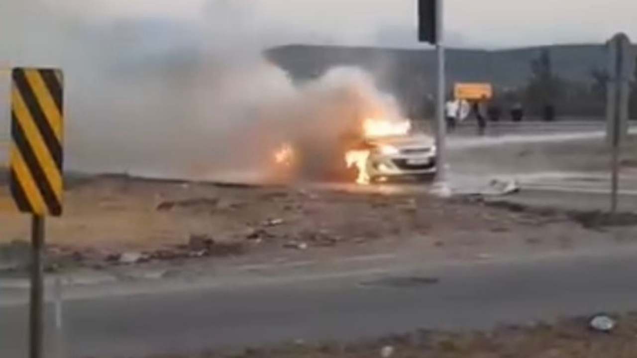 Otomobil Alev Topuna Döndü